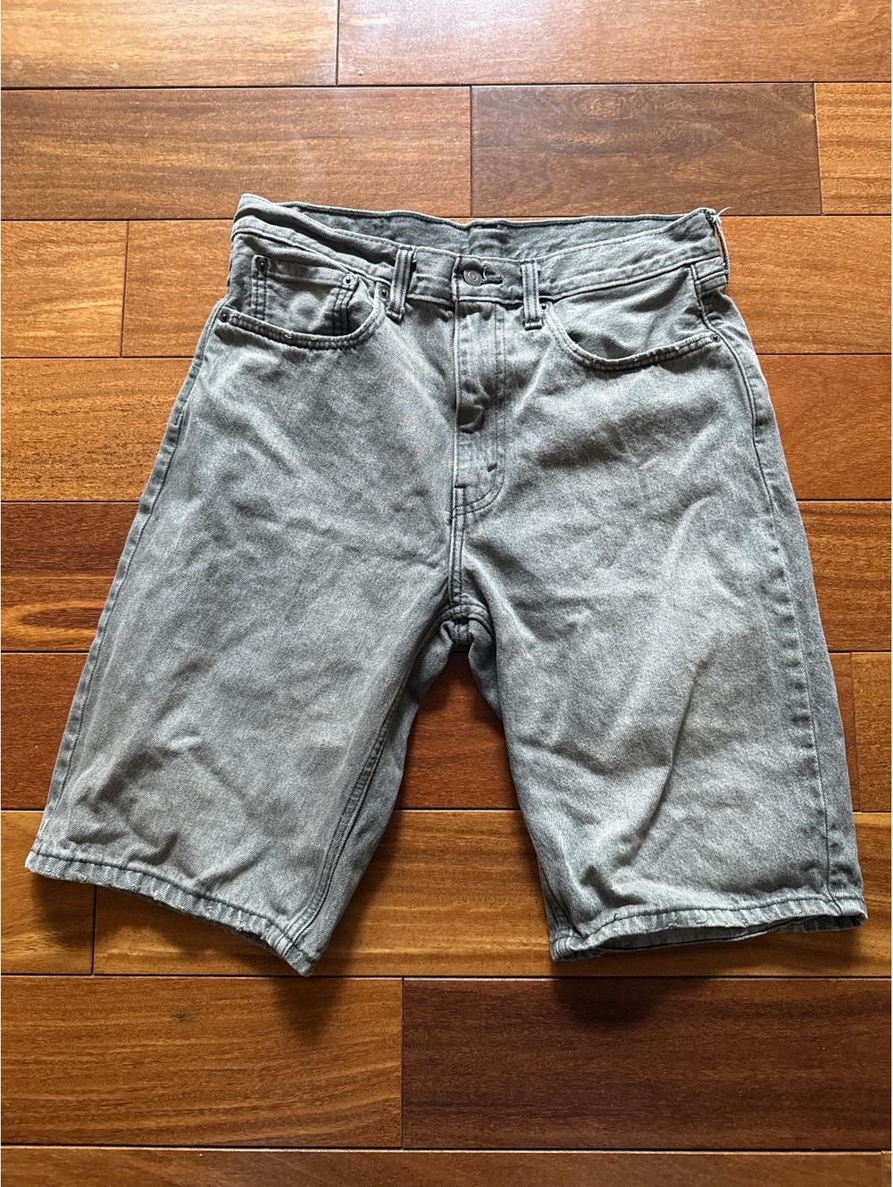 Levi’s 469 knee length shorts 32